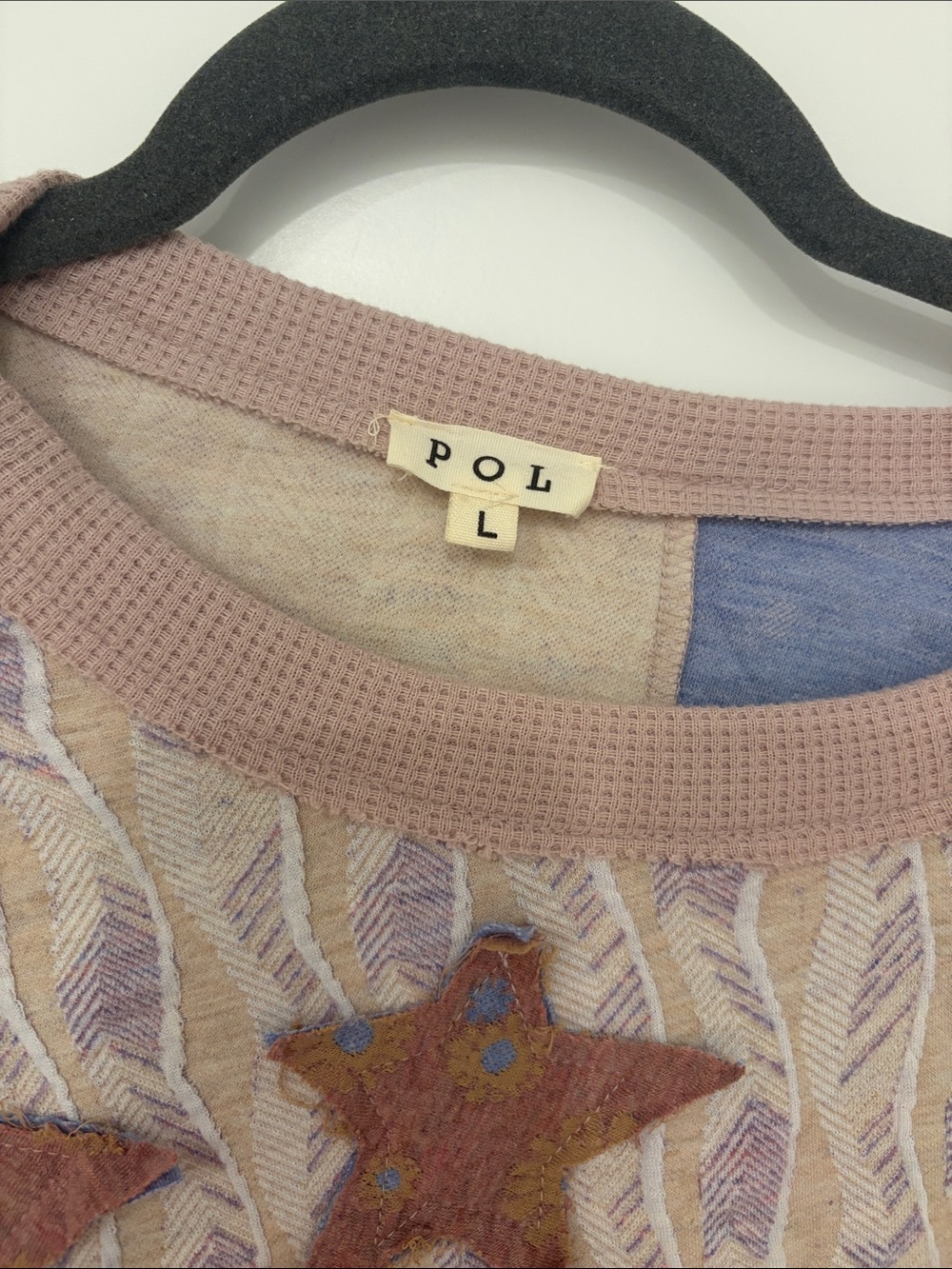 NWOT POL Patchwork Star Appliqué Washed Rose top - Picture 2 of 3